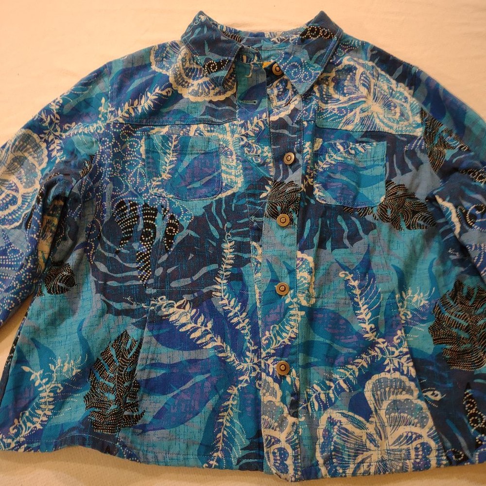 RUBY RD BLUES AND WHITE METAL BUTTON FRONT, 3/4 SLEEVE, BLOUSE, FOUR POCKETS 18W